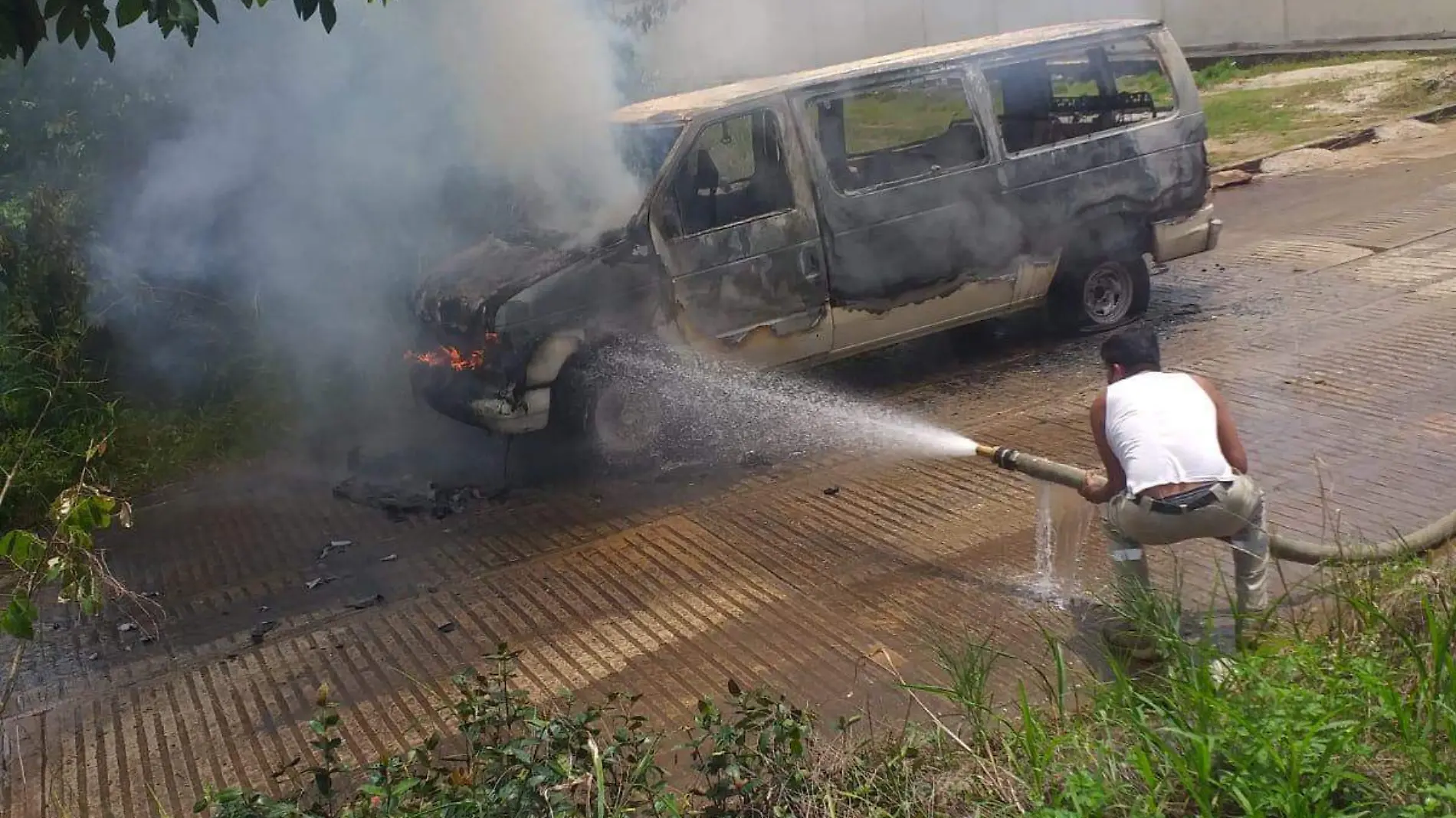 incendio de camioneta 1